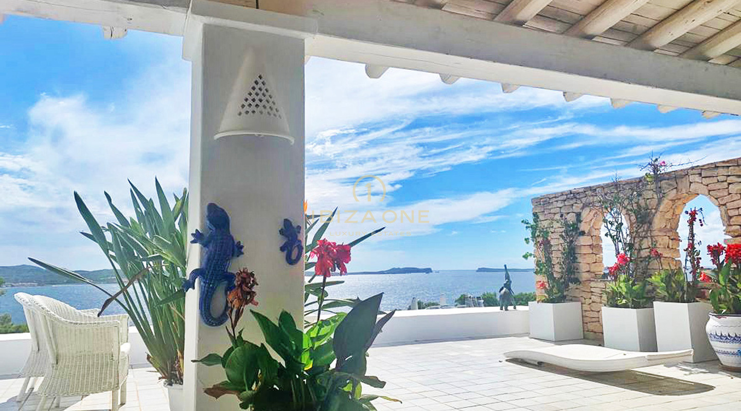 Quiet located luxury villa with amazin sea view