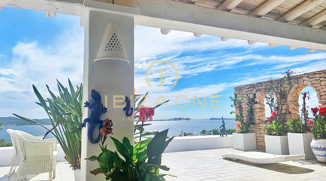 Villa de luxe située au calme avec vue imprenable sur la mer