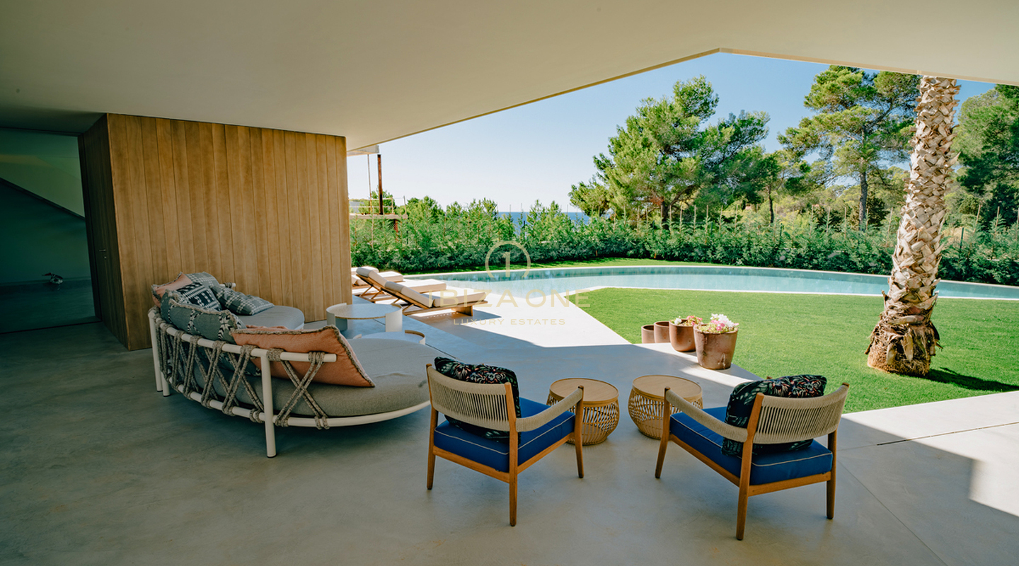 Nieuw gebouwde luxe villa met fantastisch uitzicht op zee te koop in de gewilde best beveiligde urbanisatie Vista Alegre te koop, Ibiza