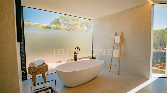 Nieuw gebouwde luxe villa met fantastisch uitzicht op zee te koop in de gewilde best beveiligde urbanisatie Vista Alegre te koop, Ibiza