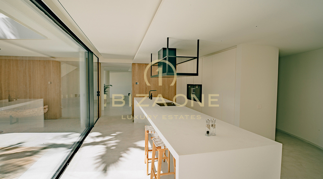 Neu gebaute Luxusvilla mit fantastischem Meerblick zu verkaufen in der begehrten bestgesicherten Urbanisation Vista Alegre, Ibiza