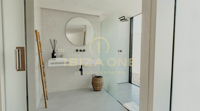 Nieuw gebouwde luxe villa met fantastisch uitzicht op zee te koop in de gewilde best beveiligde urbanisatie Vista Alegre te koop, Ibiza