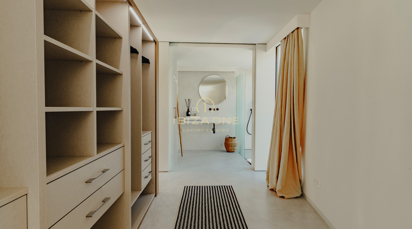 Nieuw gebouwde luxe villa met fantastisch uitzicht op zee te koop in de gewilde best beveiligde urbanisatie Vista Alegre te koop, Ibiza