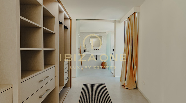 Nieuw gebouwde luxe villa met fantastisch uitzicht op zee te koop in de gewilde best beveiligde urbanisatie Vista Alegre te koop, Ibiza