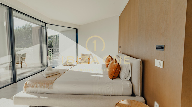 Nieuw gebouwde luxe villa met fantastisch uitzicht op zee te koop in de gewilde best beveiligde urbanisatie Vista Alegre te koop, Ibiza
