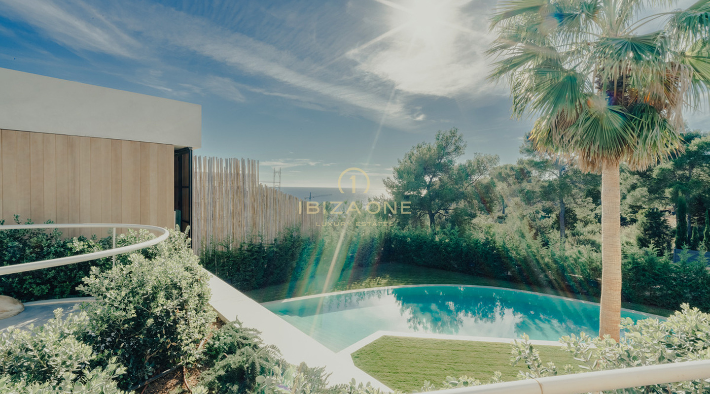 Nieuw gebouwde luxe villa met fantastisch uitzicht op zee te koop in de gewilde best beveiligde urbanisatie Vista Alegre te koop, Ibiza