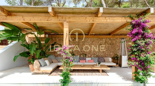 Wunderschöne Luxusvilla mit 6 Schlafzimmern und Meerblick auf Ibiza zu verkaufen