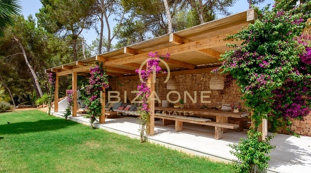 Wunderschöne Luxusvilla mit 6 Schlafzimmern und Meerblick auf Ibiza zu verkaufen