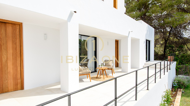 Wunderschöne Luxusvilla mit 6 Schlafzimmern und Meerblick auf Ibiza zu verkaufen
