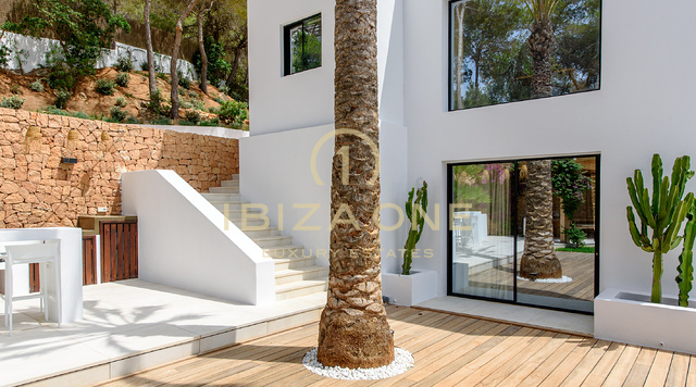 Wunderschöne Luxusvilla mit 6 Schlafzimmern und Meerblick auf Ibiza zu verkaufen