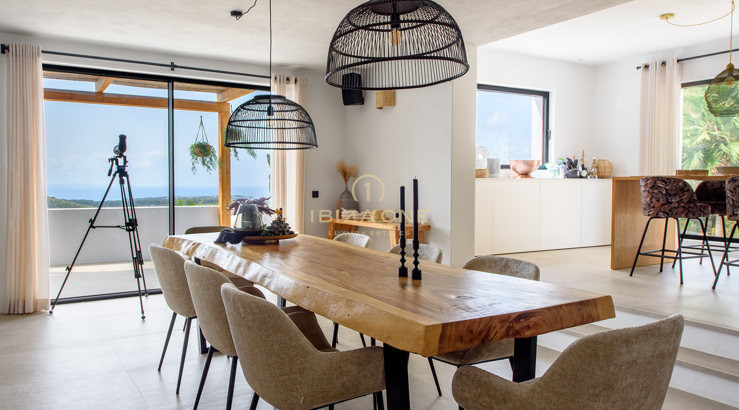 Preciosa villa de lujo de 6 dormitorios con vistas al mar en venta, Ibiza