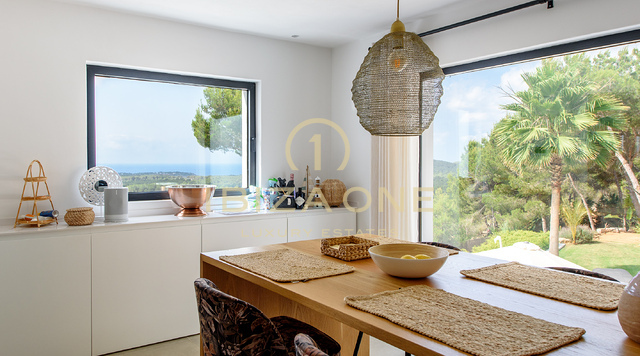 Wunderschöne Luxusvilla mit 6 Schlafzimmern und Meerblick auf Ibiza zu verkaufen