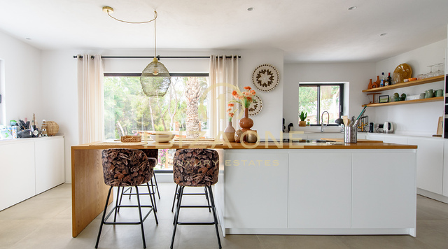Schöne Luxusvilla mit 6 Schlafzimmern und Meerblick zu verkaufen, Ibiza