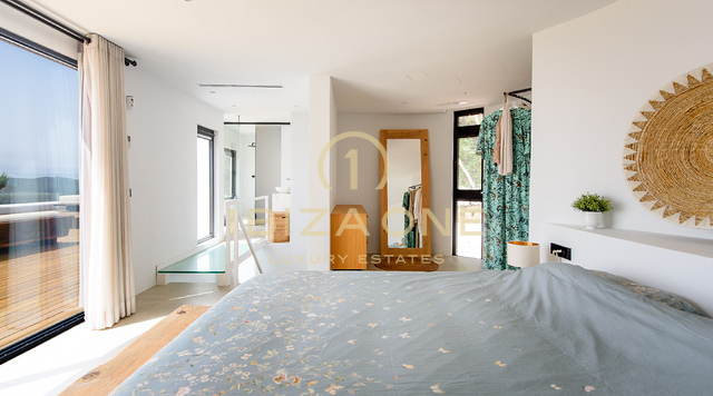Wunderschöne Luxusvilla mit 6 Schlafzimmern und Meerblick auf Ibiza zu verkaufen