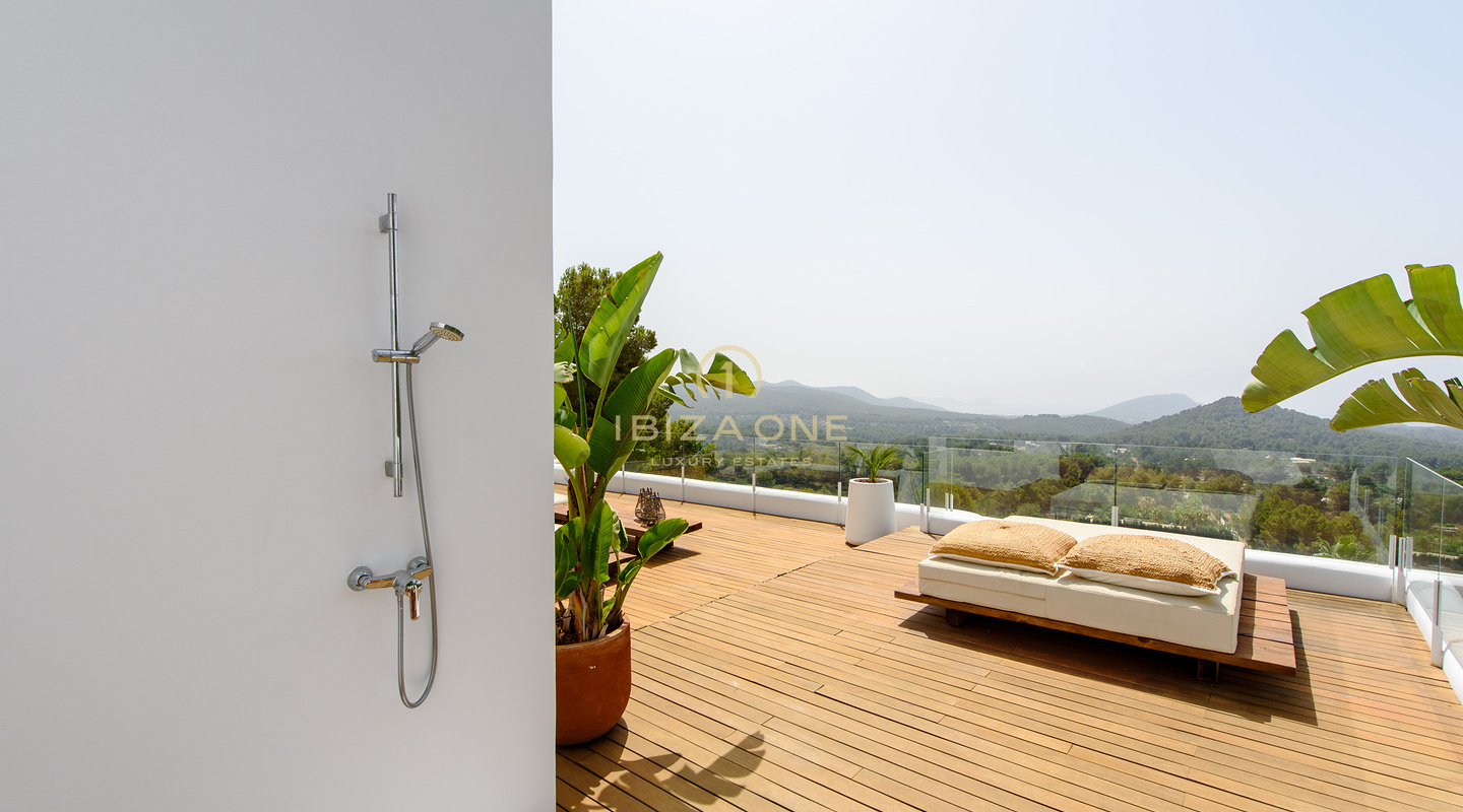 Wunderschöne Luxusvilla mit 6 Schlafzimmern und Meerblick auf Ibiza zu verkaufen