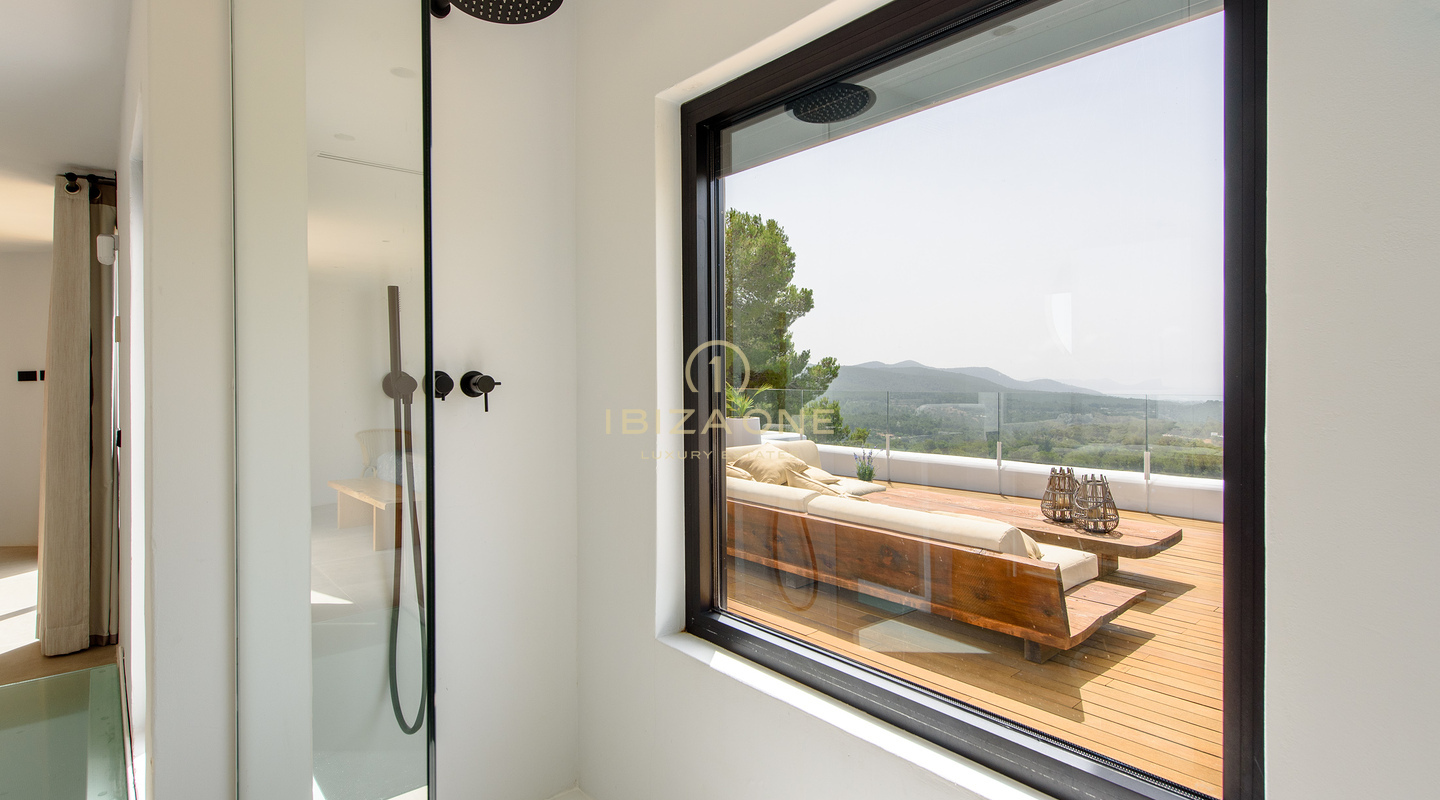 Wunderschöne Luxusvilla mit 6 Schlafzimmern und Meerblick auf Ibiza zu verkaufen