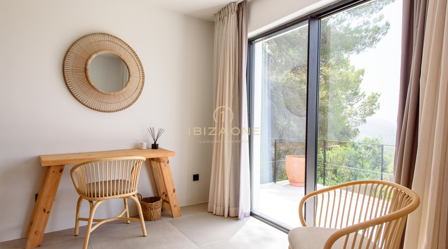 Wunderschöne Luxusvilla mit 6 Schlafzimmern und Meerblick auf Ibiza zu verkaufen