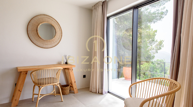 Wunderschöne Luxusvilla mit 6 Schlafzimmern und Meerblick auf Ibiza zu verkaufen