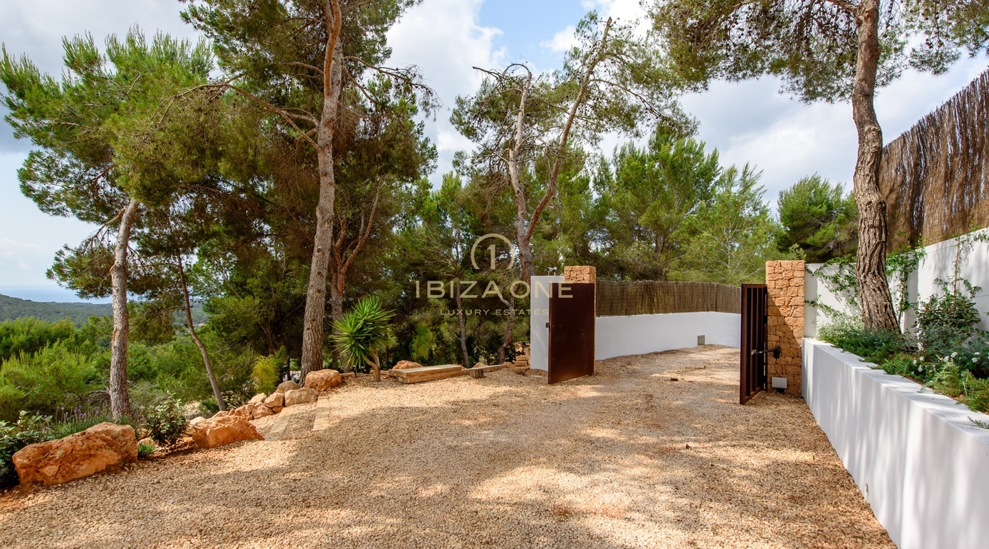 Preciosa villa de lujo de 6 dormitorios con vistas al mar en venta, Ibiza