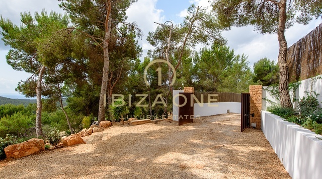 Wunderschöne Luxusvilla mit 6 Schlafzimmern und Meerblick auf Ibiza zu verkaufen