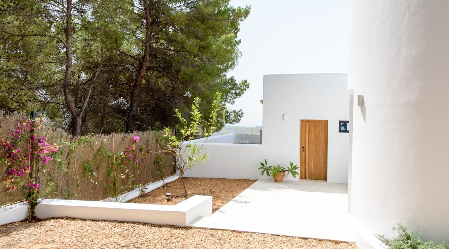 Wunderschöne Luxusvilla mit 6 Schlafzimmern und Meerblick auf Ibiza zu verkaufen