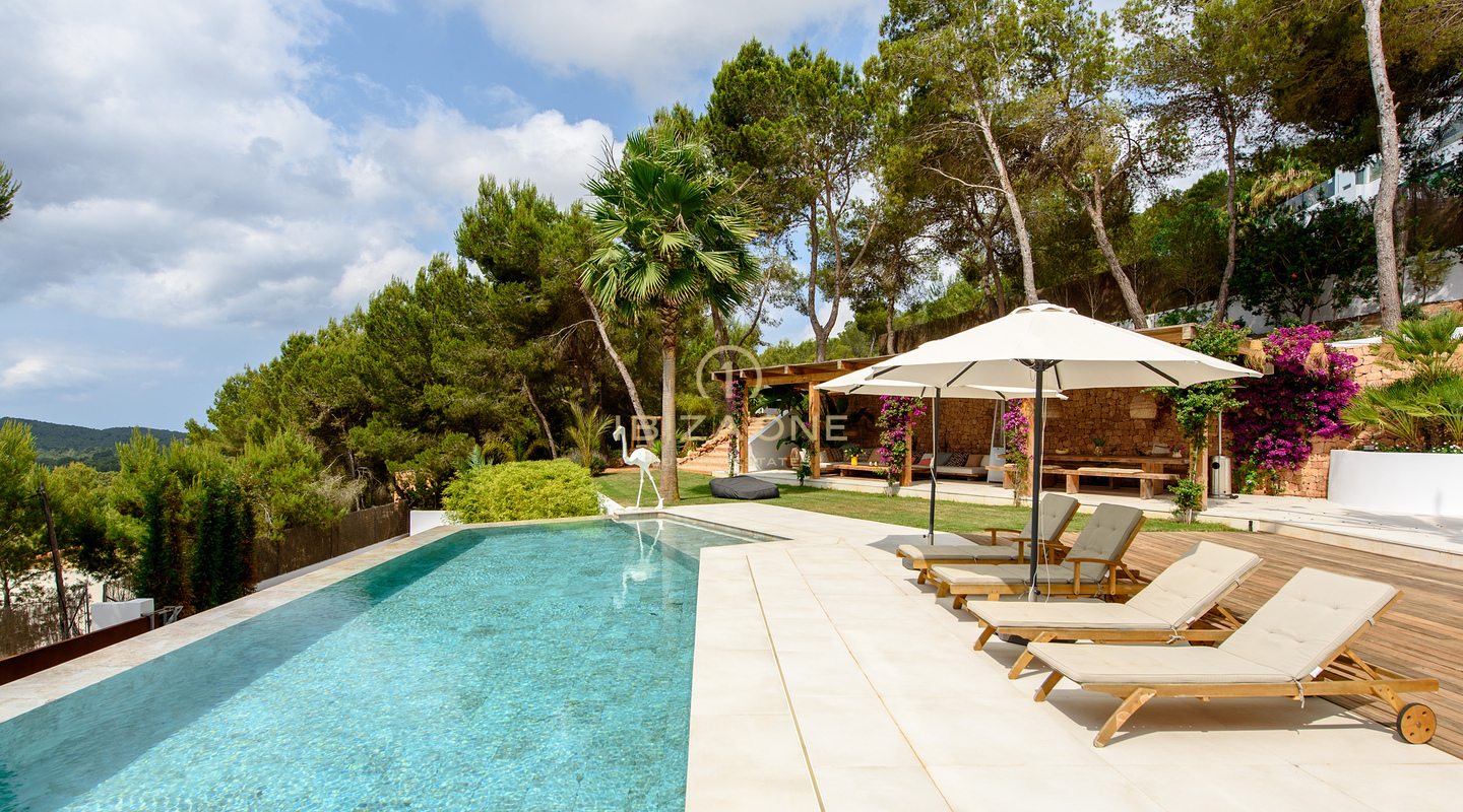 Wunderschöne Luxusvilla mit 6 Schlafzimmern und Meerblick auf Ibiza zu verkaufen