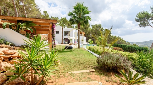 Wunderschöne Luxusvilla mit 6 Schlafzimmern und Meerblick auf Ibiza zu verkaufen