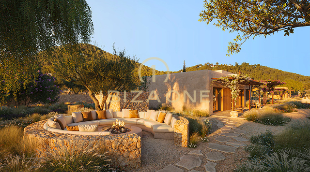 Terrain avec vue sur la mer et permis pour une propriété de luxe entre Ibiza et Sant Josep près de Salinas à vendre, Ibiza - Terrain avec vue sur la mer et permis pour une propriété de luxe entre Ibiza et Sant Josep près de Salinas à louer, Ibiza