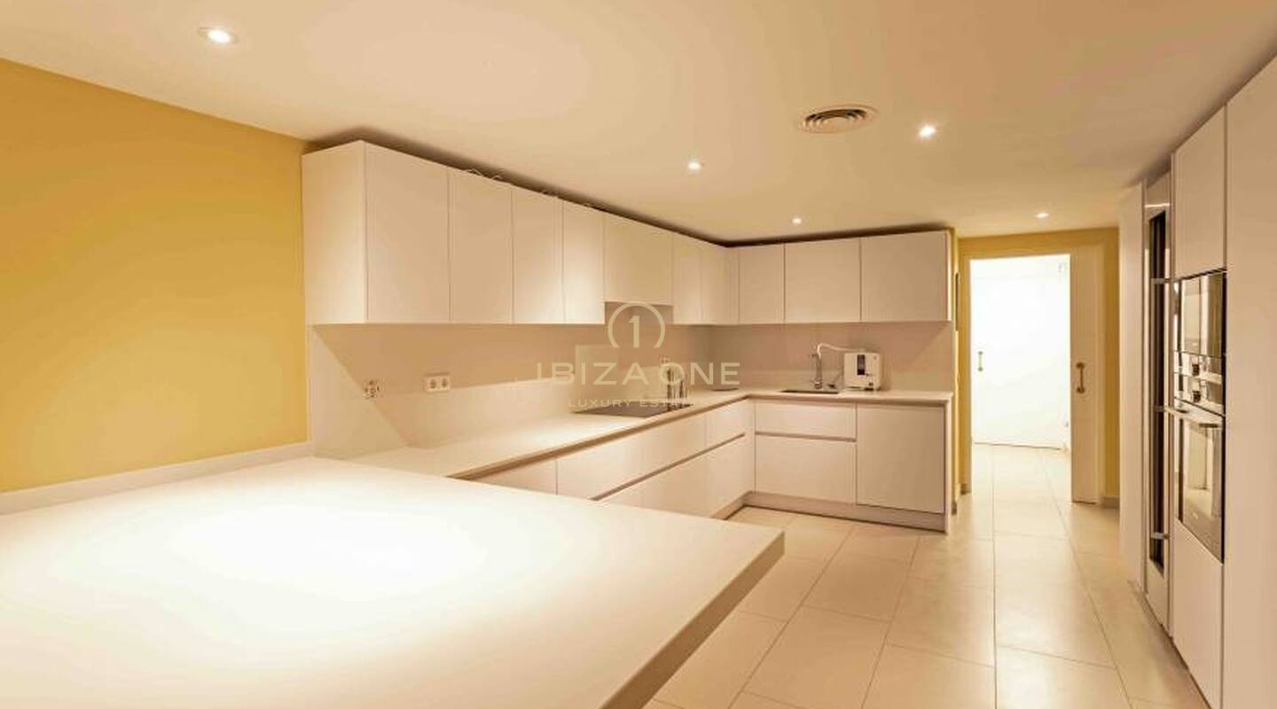 Magnificent property close to Talamanca beach for sale