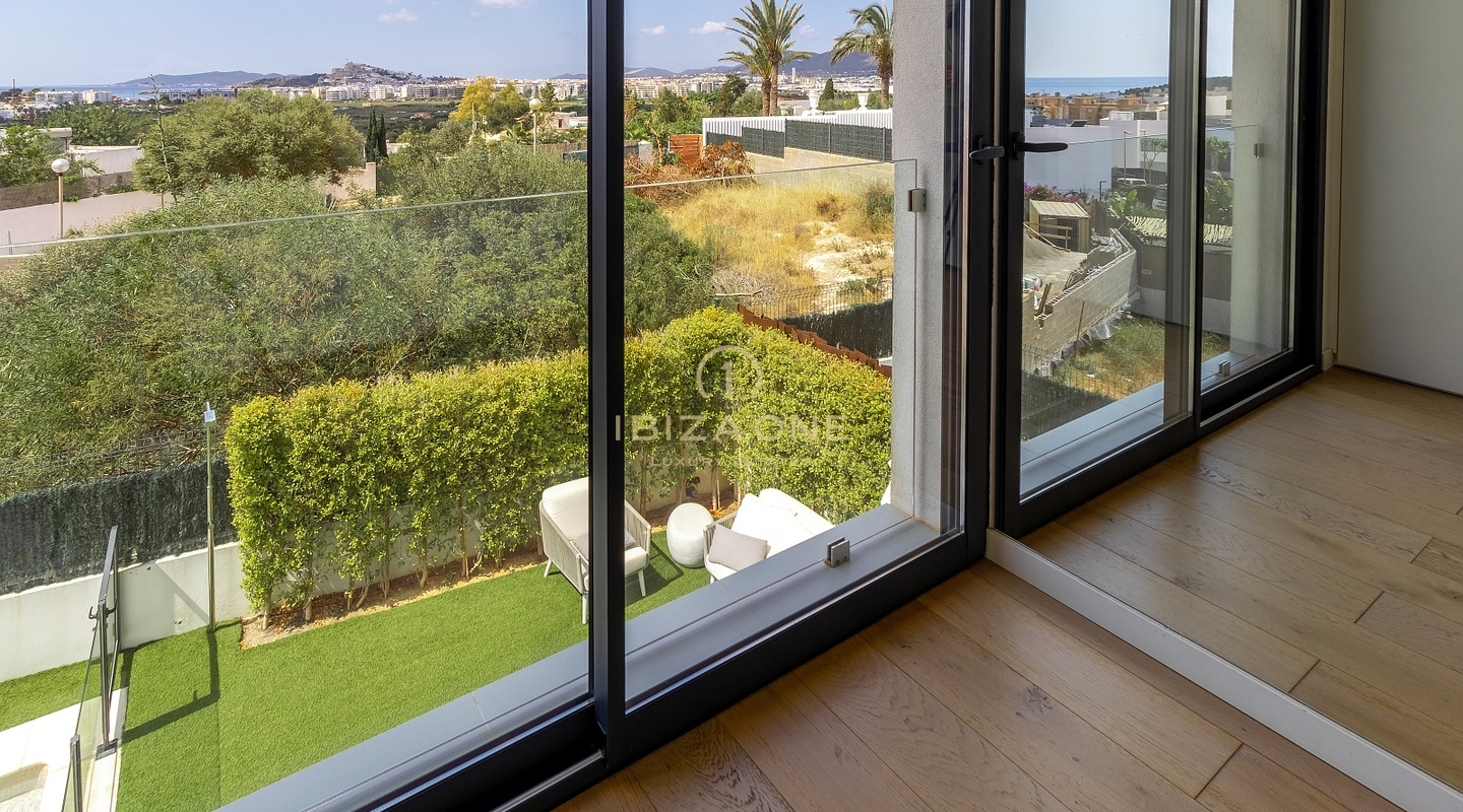 Moderna villa de lujo con piscina y vistas panorámicas al mar y Dalt Vila en venta, Ibiza - Moderna villa de lujo con piscina y vistas panorámicas al mar y Dalt Vila en alquiler, Ibiza