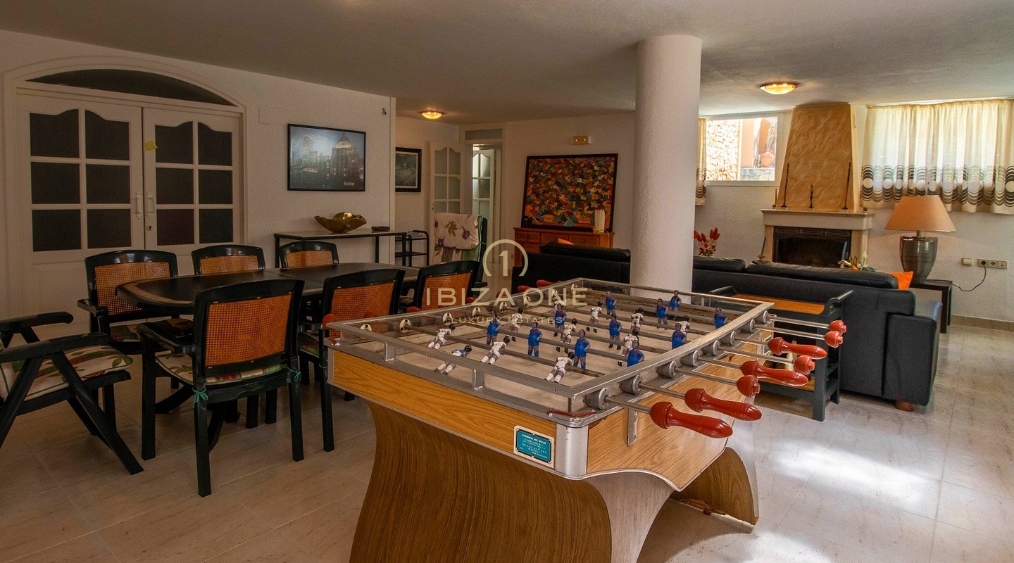 Exquisita finca de lujo auténtica con vistas a Dalt Vila y al mar en venta, Ibiza