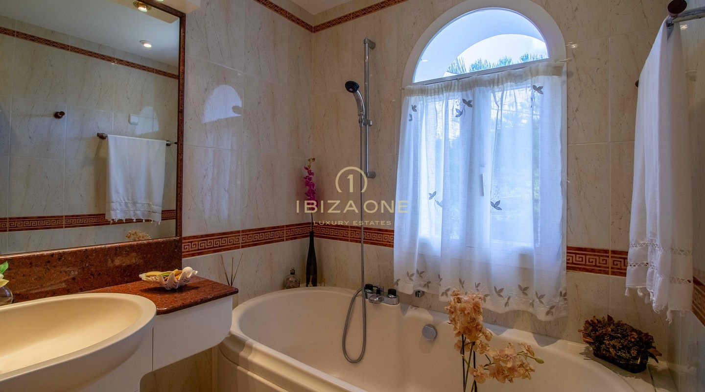 Exquisite authentic luxury finca with Dalt Vila and sea views for sale, Ibiza