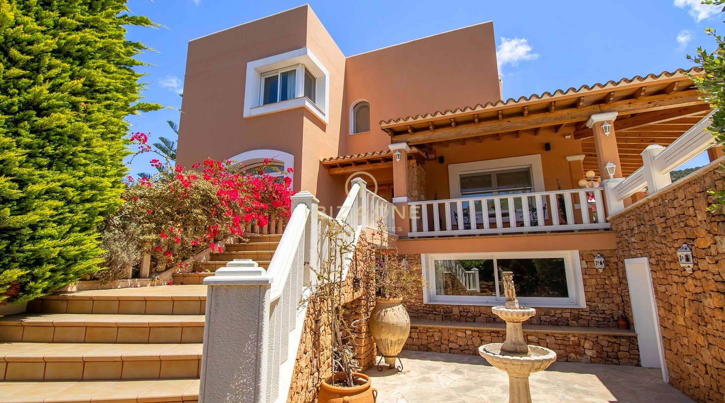 Exquisite authentic luxury finca with Dalt Vila and sea views for sale, Ibiza