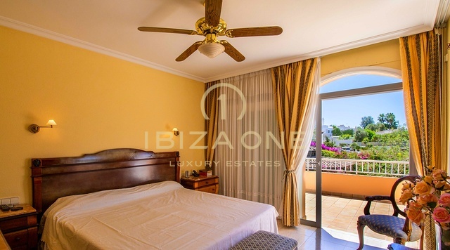 Exquisita finca de lujo auténtica con vistas a Dalt Vila y al mar en venta, Ibiza