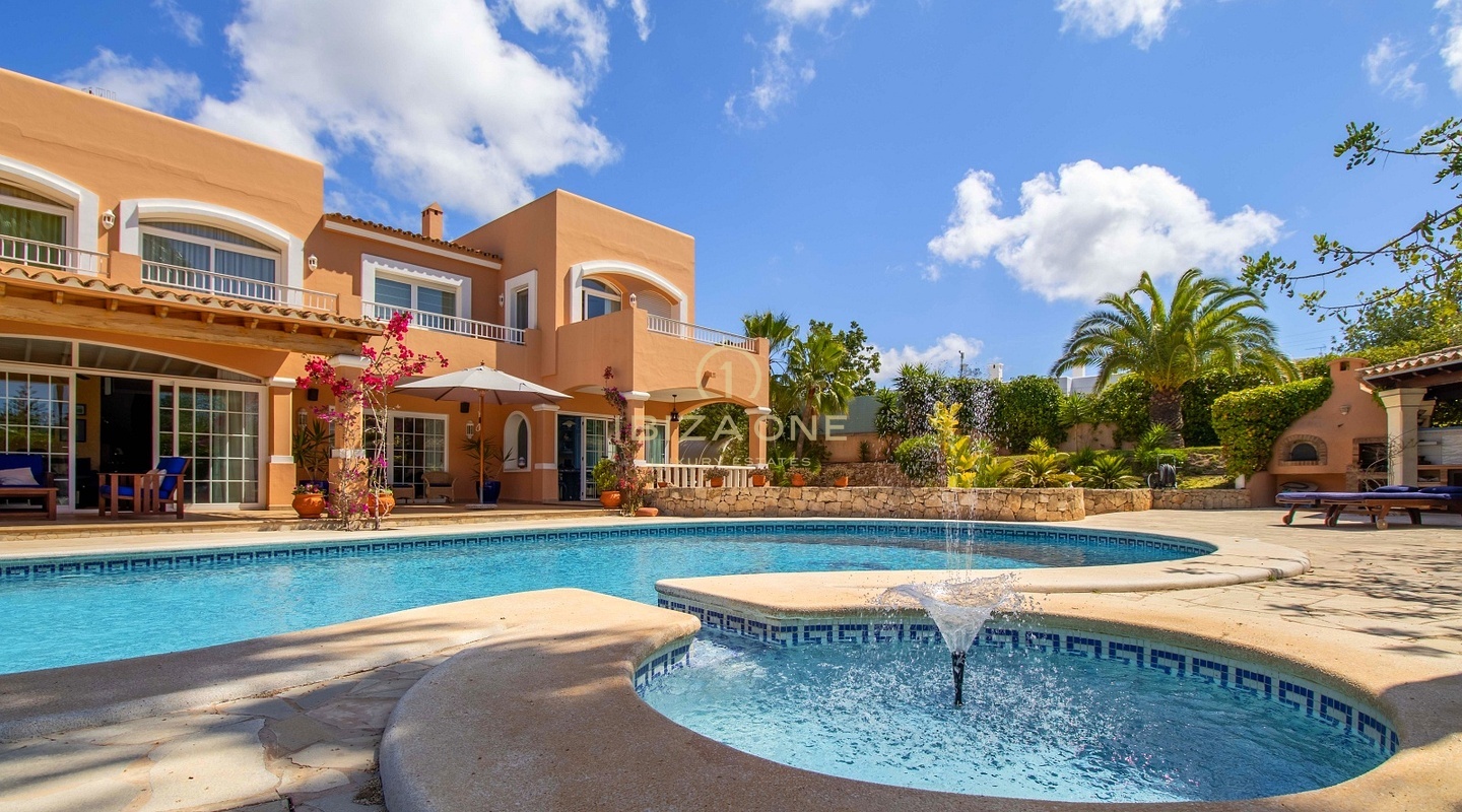 Exquisite authentic luxury finca with Dalt Vila and sea views for sale, Ibiza
