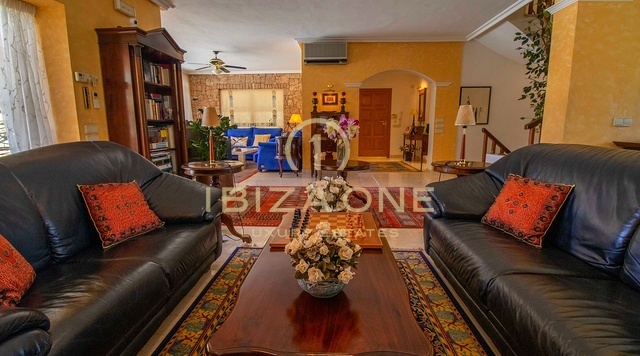 Exquisite authentic luxury finca with Dalt Vila and sea views for sale, Ibiza