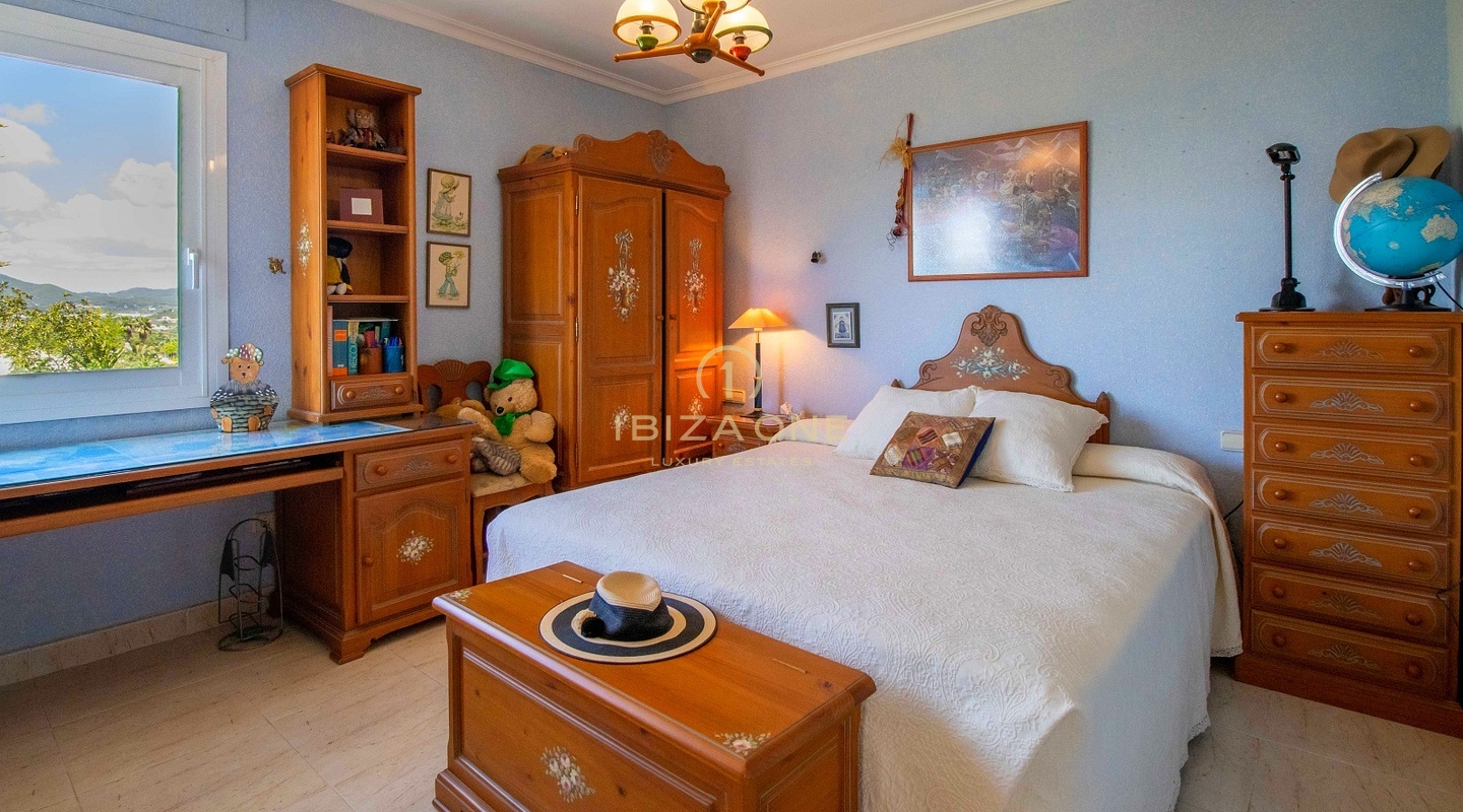 Exquisite authentic luxury finca with Dalt Vila and sea views for sale, Ibiza