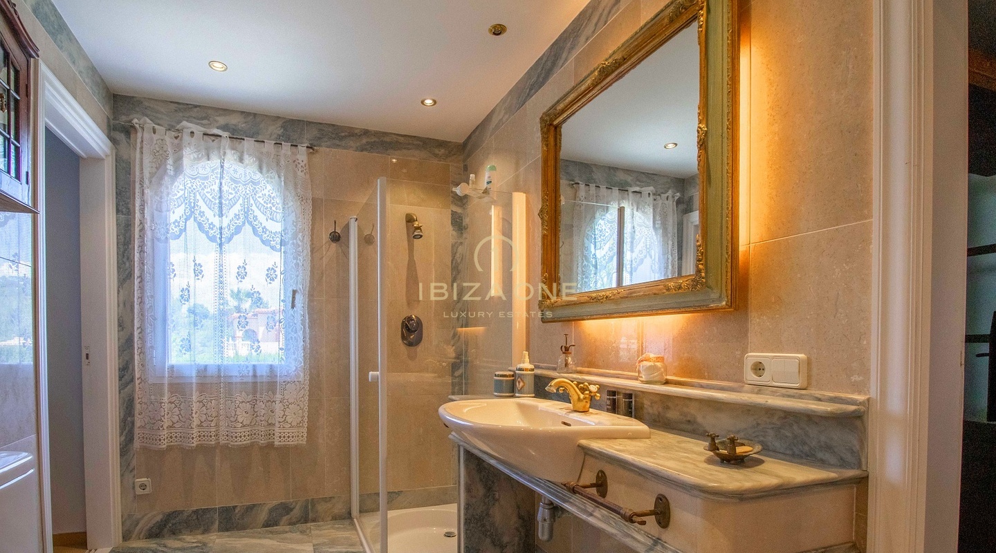 Exquisite authentic luxury finca with Dalt Vila and sea views for sale, Ibiza