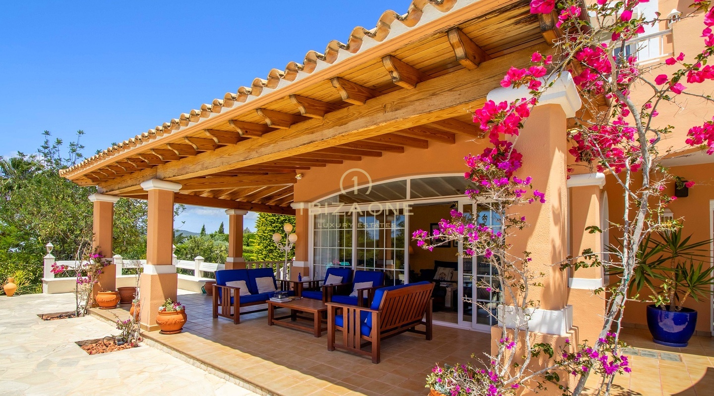 Exquisite authentic luxury finca with Dalt Vila and sea views for sale, Ibiza