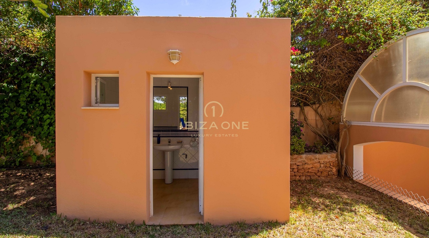 Exquisita finca de lujo auténtica con vistas a Dalt Vila y al mar en venta, Ibiza