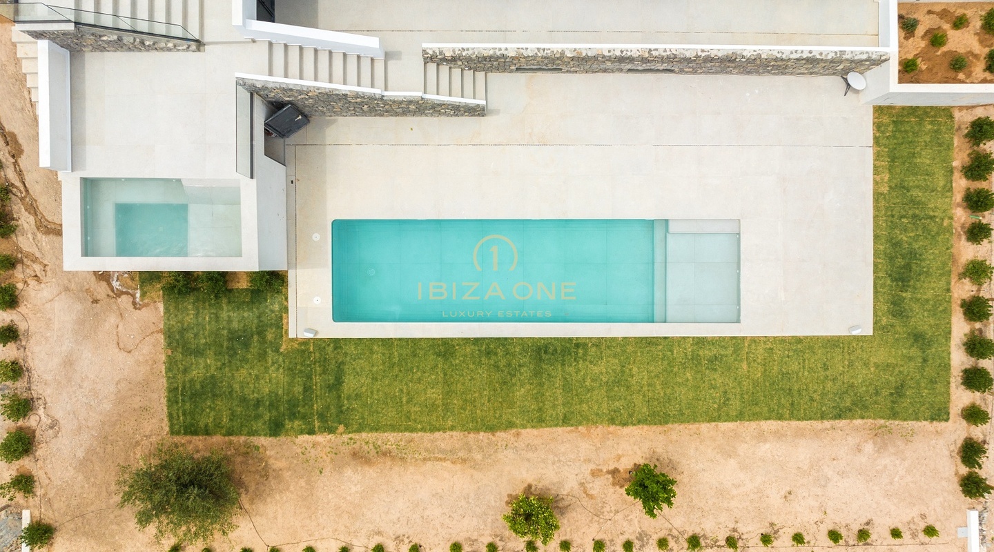 Villa de lujo de nueva construcción con piscina y vistas impresionantes en venta
