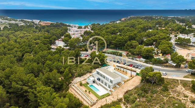 Neu gebaute Luxusvilla mit Pool und atemberaubender Aussicht zu verkaufen