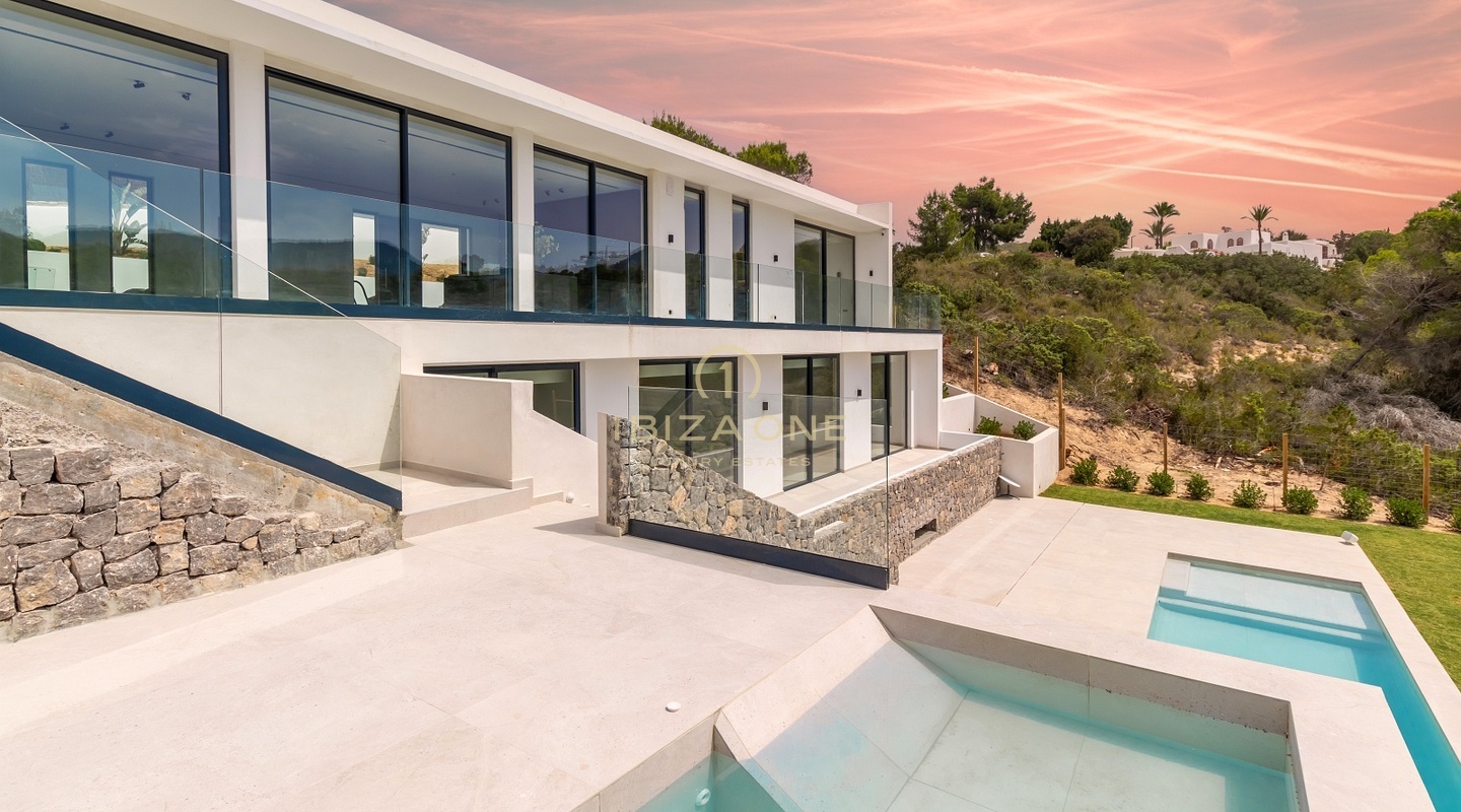Nieuwbouw luxe villa met zwembad en prachtig uitzicht te koop