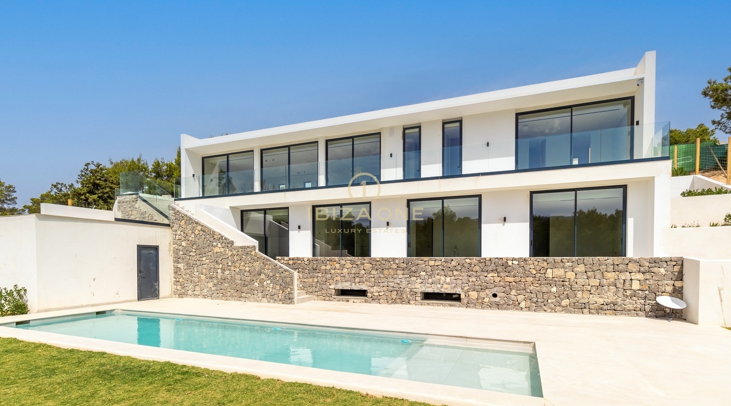 Villa de lujo de nueva construcción con piscina y vistas impresionantes en venta