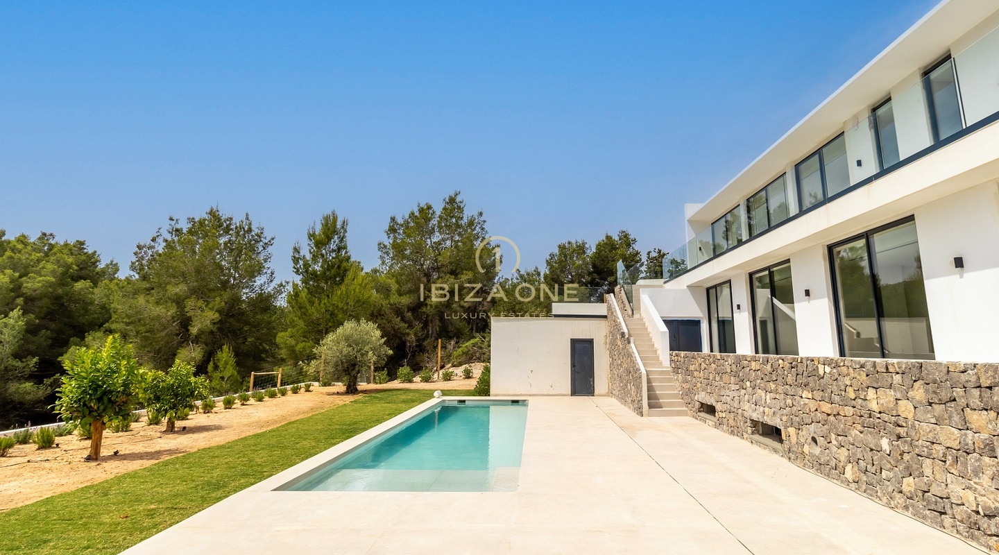 Villa de lujo de nueva construcción con piscina y vistas impresionantes en venta