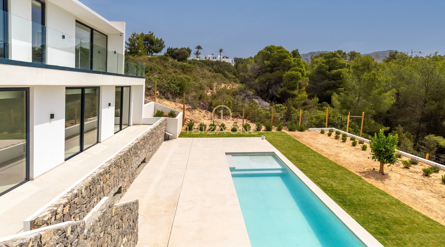 Nieuwbouw luxe villa met zwembad en prachtig uitzicht te koop