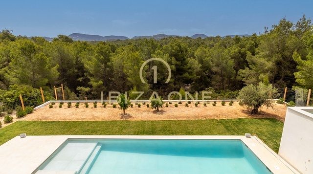 Villa de lujo de nueva construcción con piscina y vistas impresionantes en venta