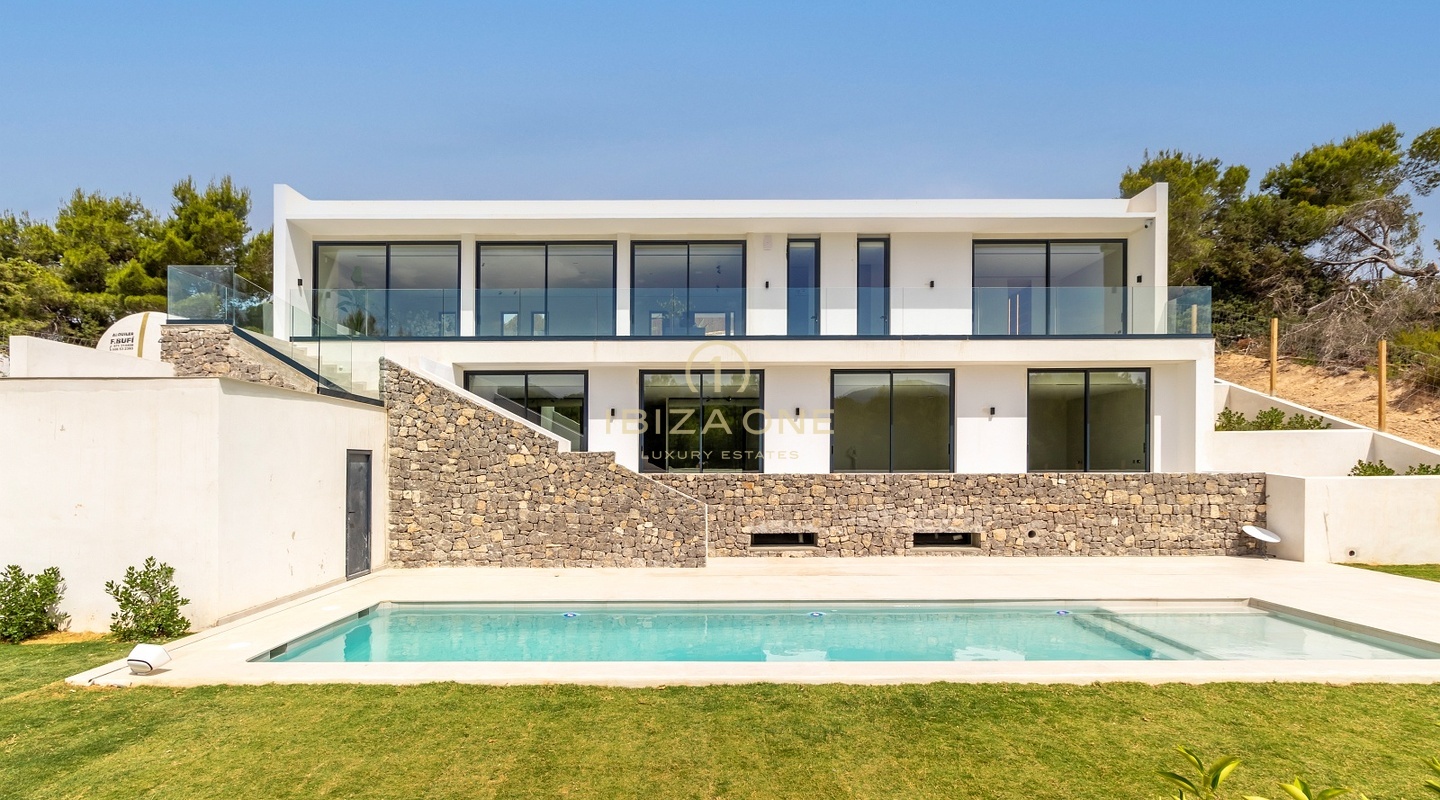 Villa de lujo de nueva construcción con piscina y vistas impresionantes en venta