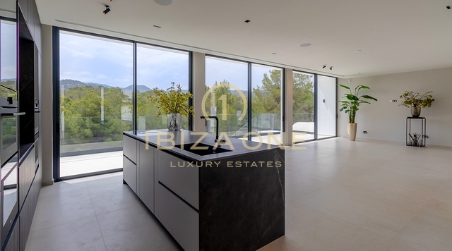 Villa de lujo de nueva construcción con piscina y vistas impresionantes en venta