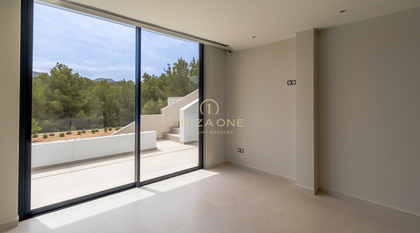 Neu gebaute Luxusvilla mit Pool und atemberaubender Aussicht zu verkaufen